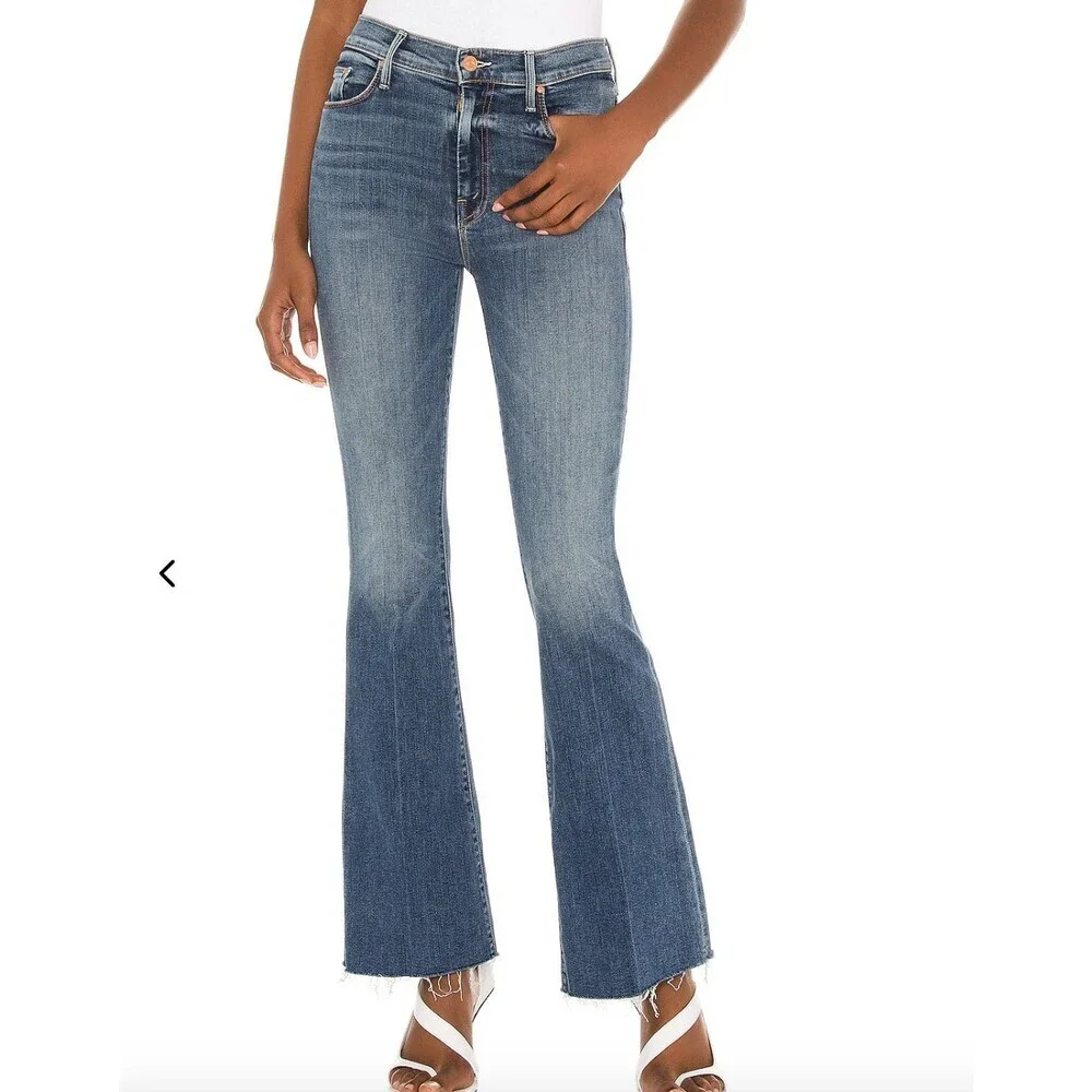 MOTHER The Weekender Mid Rise Flared Jeans in Walking On Coals Size 29